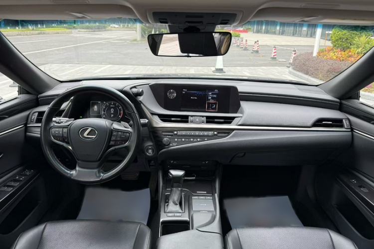 Used Lexus ES 2020 200 Excellence Edition

