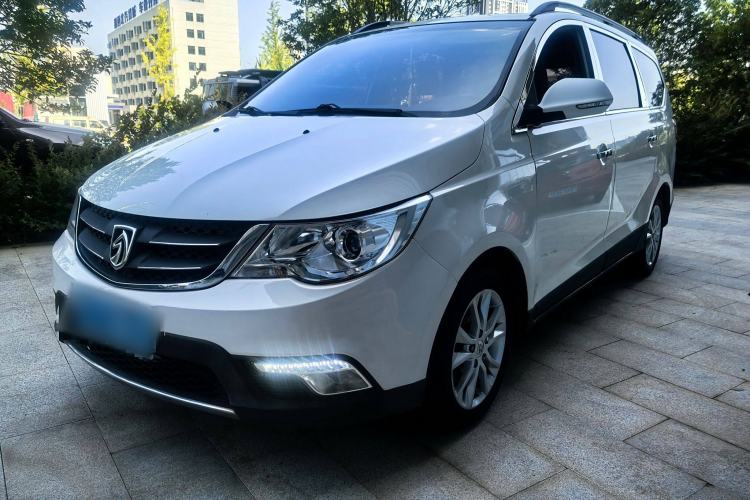 Used Baojun 730 2014 1.5L Manual Luxury Navigation ESP Version 7 Seats
