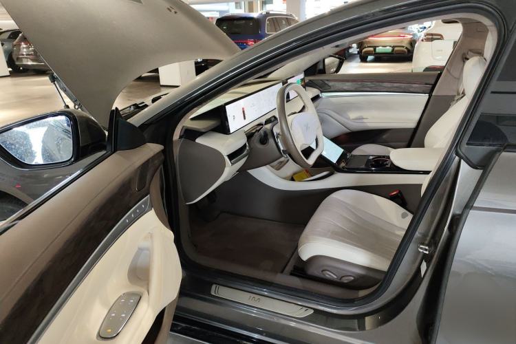 Used  L7 2022 Dynamic Model
