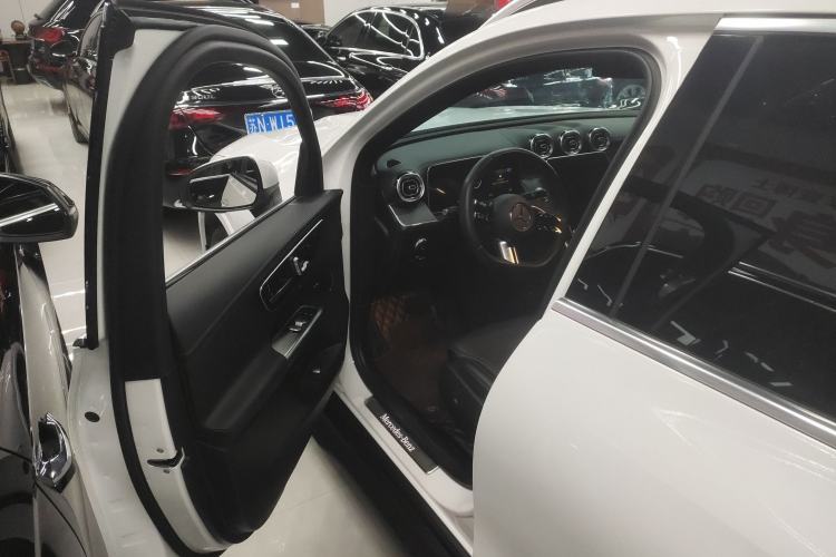 Used Mercedes-Benz GLC 2023 GLC 260 L 4MATIC Luxury Model 5 Seats