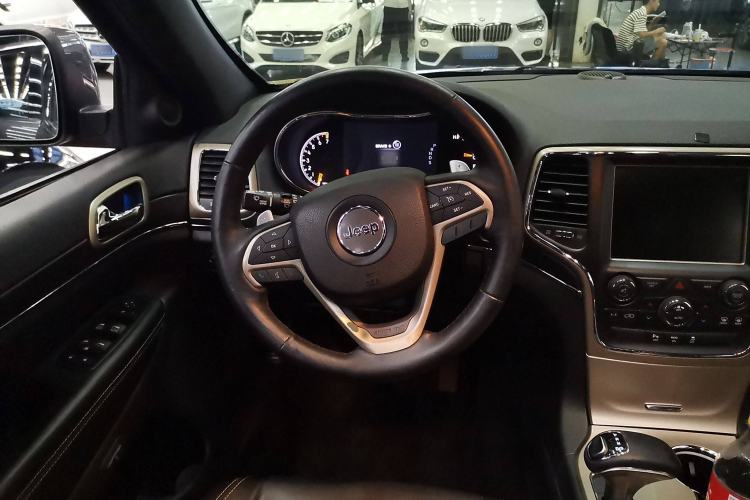 Used  Grand Cherokee 2015 3.0L Comfort Navigation Edition
