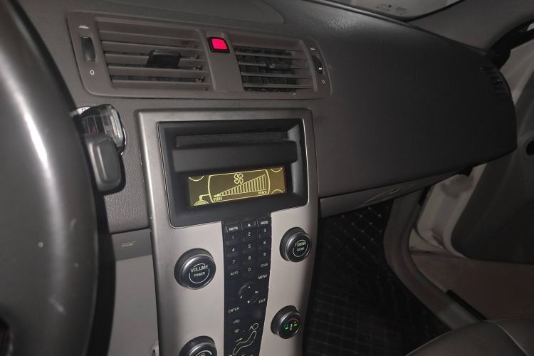 Used Volvo S40 2011 2.0L Automatic ZhiShang Edition
