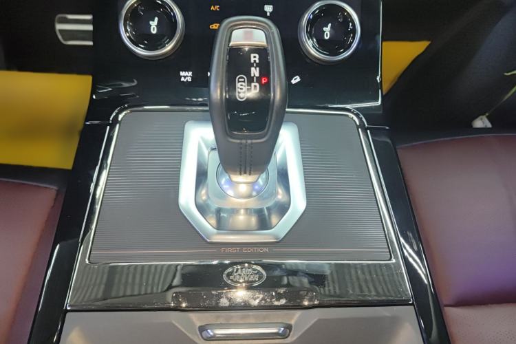 Used Land Rover Range Rover Evoque 2021 Range Rover Velar L 249PS R-Dynamic First Edition
