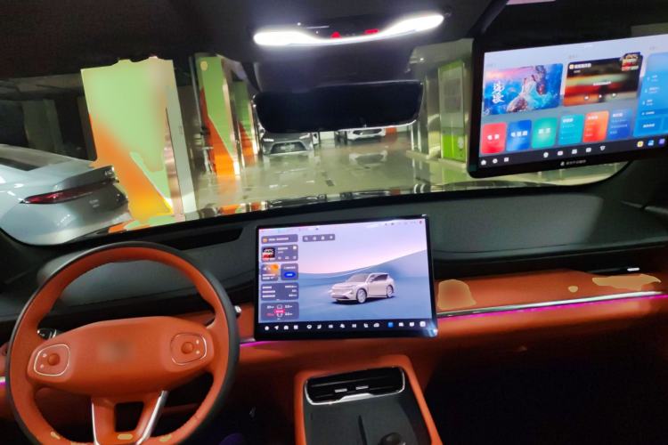 Used  Q07 2025 215 Flagship PLUS
