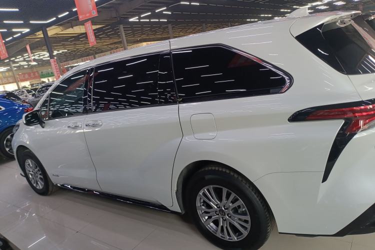 Used Toyota Sienna 2021 2.5L Hybrid Premium Edition
