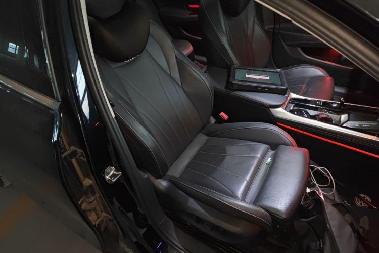 Used Volkswagen Passat 2025 Pro 380TSI Dragon Glory Edition
