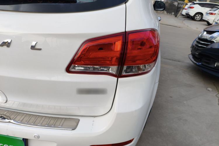 Used Haval H6 2016 Upgraded Model 1.5T Manual Two-Wheel Drive Elite Version
