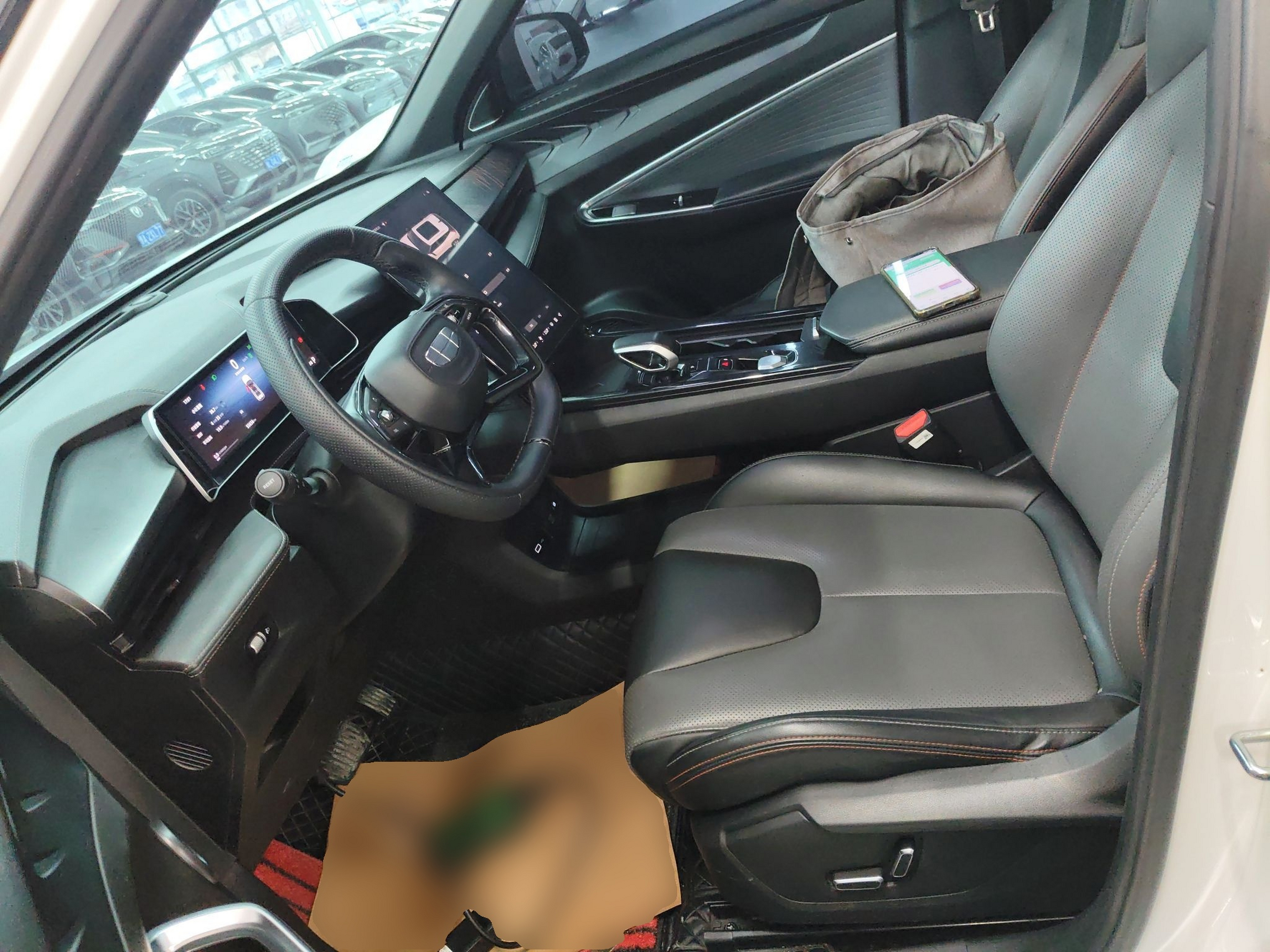 المقاعد الأمامية داخل السيارة