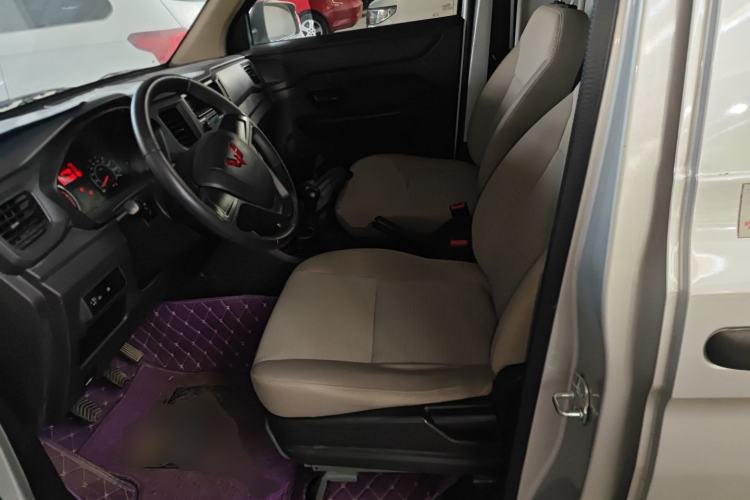 Used Wuling Hongguang V 2021 1.5L Jingqu Edition Enclosed-Window Vehicle LAR
