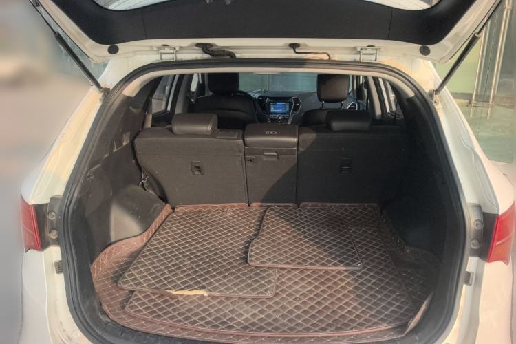 Used Hyundai Santa Fe 2015 2.4L Automatic All-Wheel Drive Smart Version 5 Seats