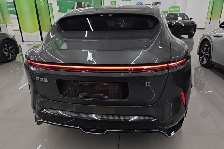 Used  11 2024 730 Luxury Edition with Three Lasers and Rear-Wheel Drive
