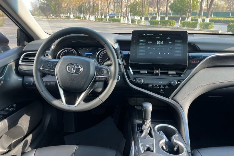 Used Toyota Camry 2021 2.0G Luxury Edition
