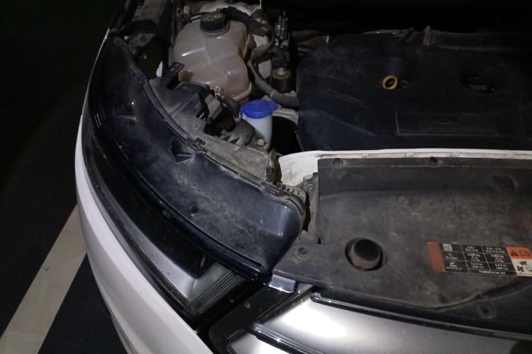 Used Ford Edge 2015 2.0T GTDi Two-Wheel-Drive High-Line Version