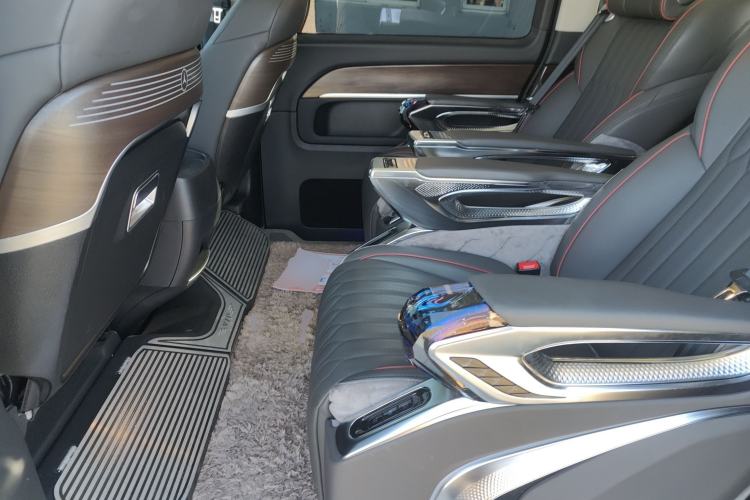 Used Mercedes-Benz V-Class 2022 V 260 Avantgarde Edition
