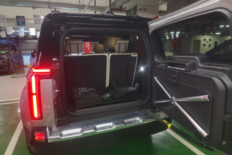 Used  01 2023 All-Purpose 7-Seater Version
