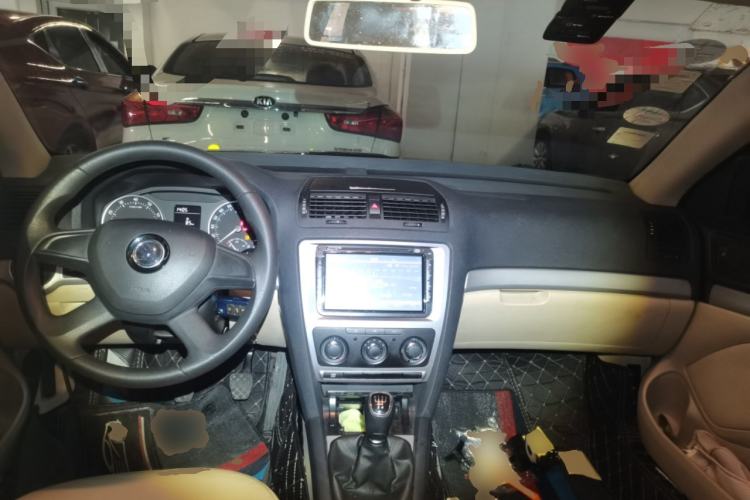 Used Skoda Octavia 2015 Classic Model 1.6L Manual Yijie Edition
