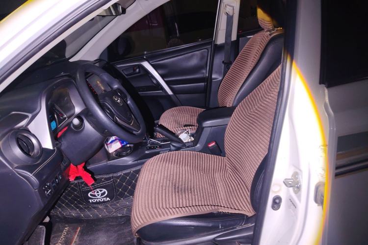 Used Toyota RAV4 2016 2.0L CVT Two-Wheel Drive Fashion Edition China V Standard
