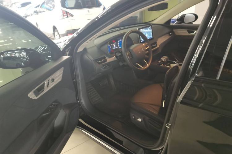 Used Hongqi E-QM5 2024 610 km PLUS
