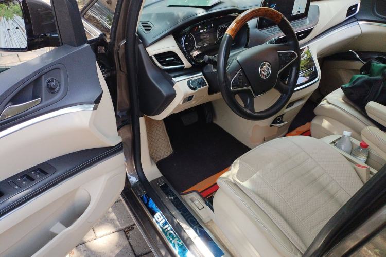 Used Buick GL8 2023 Facelifted Land Cruiser Executive Luxury Version
