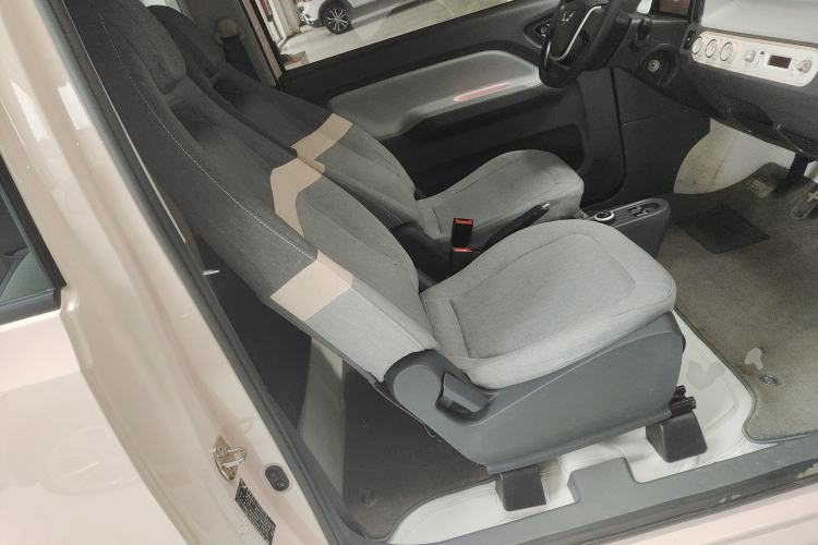 Used Wuling Hongguang MINIEV 2021 Macaron Sandwich Model 120 km Lithium NMC
