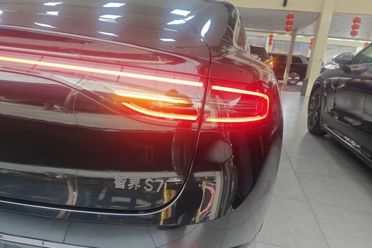 Used Hima Luxeed S7 2025 855 km Max
