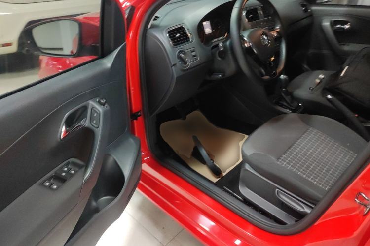 Used Volkswagen Polo 2016 1.6L Automatic Comfort Model