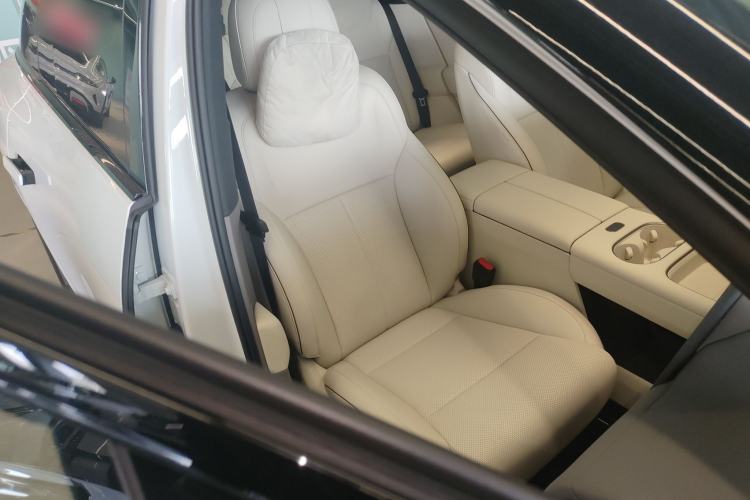 Used Li Auto Li Auto i6 2025 Model Two-Wheel-Drive Standard Type
