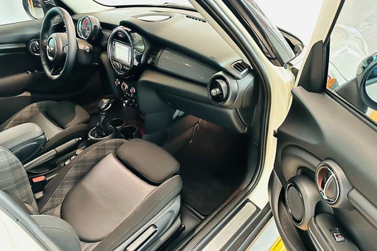 Used  MINI 2016 1.5T COOPER Five-Door Edition
