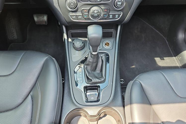 Used  Cherokee 2019 2.0T Four-Wheel Drive All-Round Version China VI
