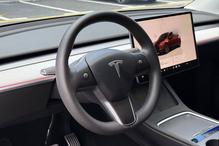 Used Tesla Model Y 2023 Rear-Wheel-Drive Version
