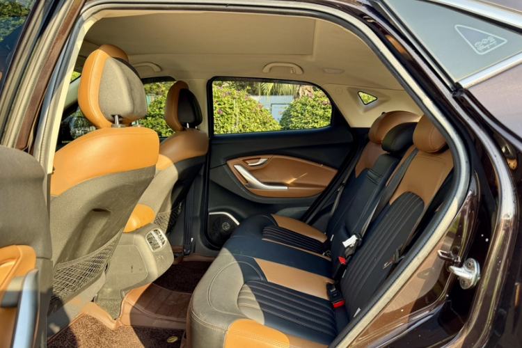 Used Soueast DX7 2015 1.5T Automatic Prestige Model
