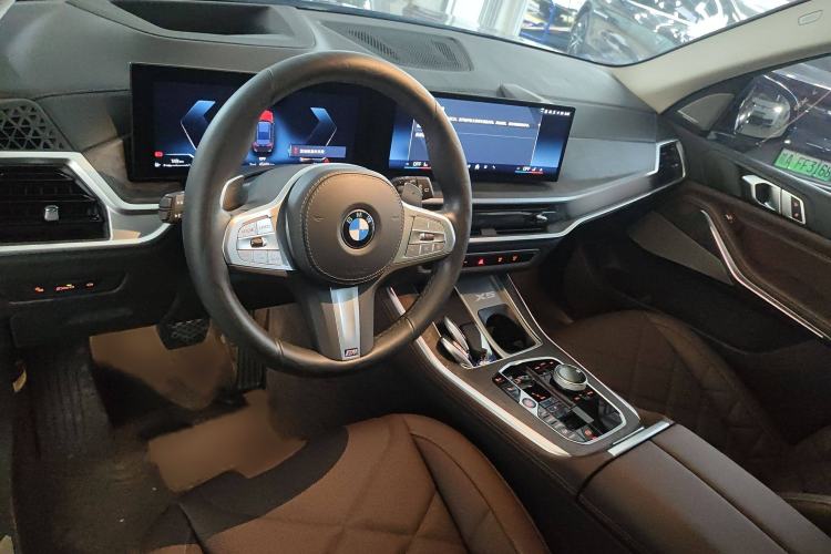 Used BMW X5 2023 xDrive 30Li Luxury M Sport Package
