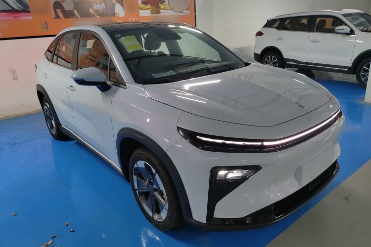 Used Livan Livan 7 2024 605 km Glory Edition