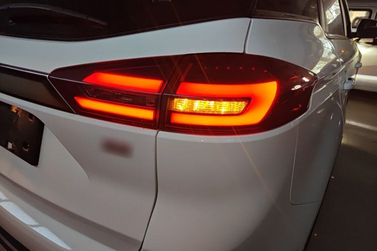 Used Geely Auto Emgrand X7 Sport 2020 1.8TD DCT Two-Wheel Drive Smart Connect 4G-Enabled Version
