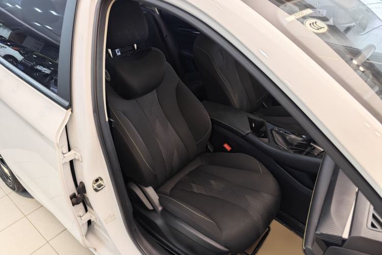 Used Roewe i5 2021 1.5L CVT Platinum Edition
