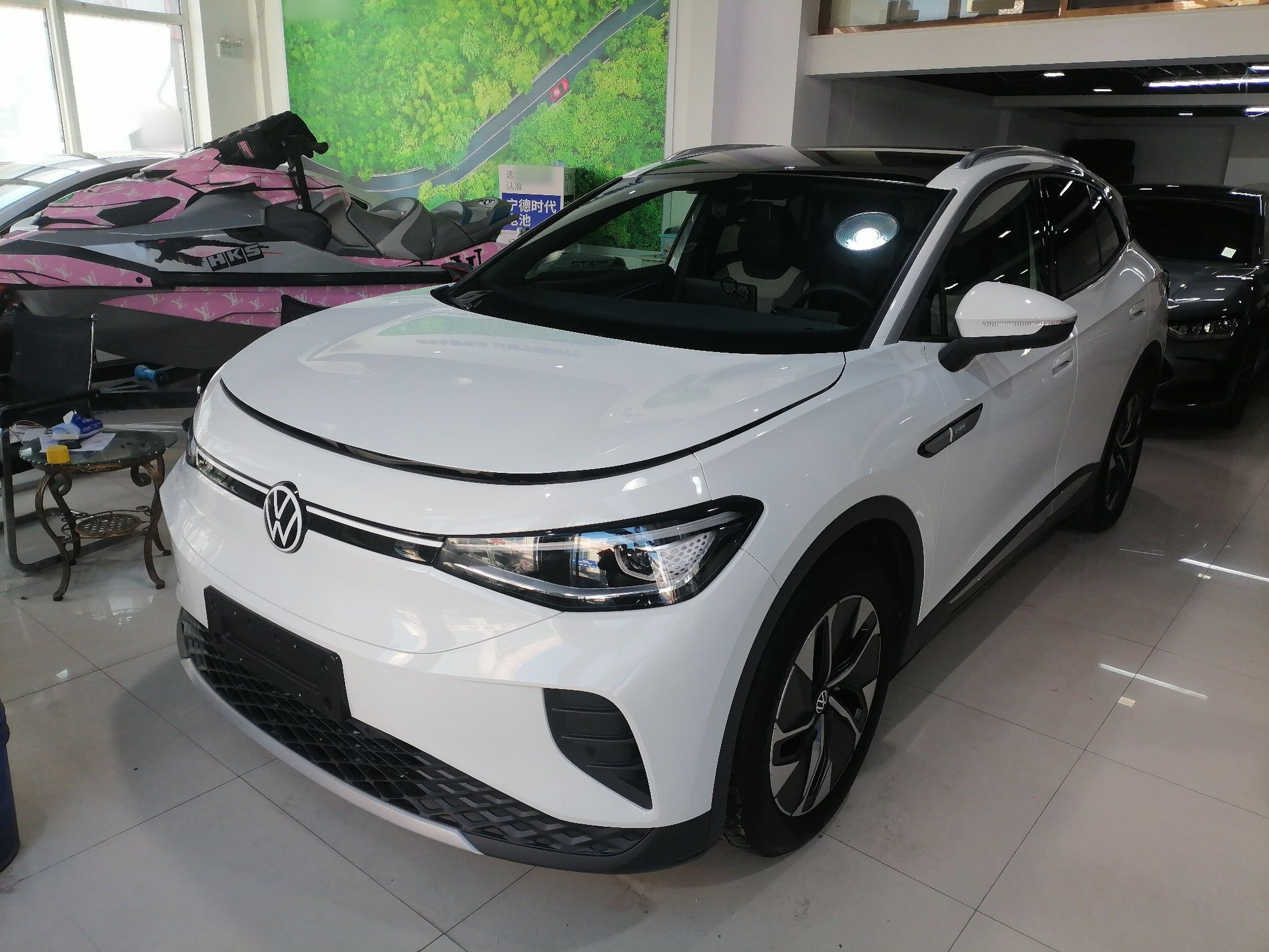 Под передней частью автомобиля