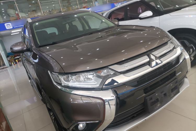 Used Mitsubishi Outlander 2016 2.4L 4x4 Luxury Edition 7-Seater
