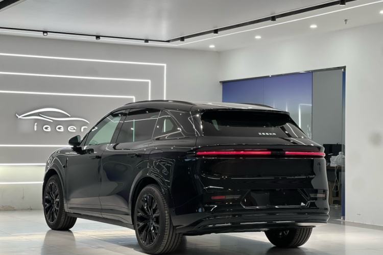 Used Zeekr 7X 2025 100 kWh Long-Range Rear-Wheel Drive with Intelligent Driving Features