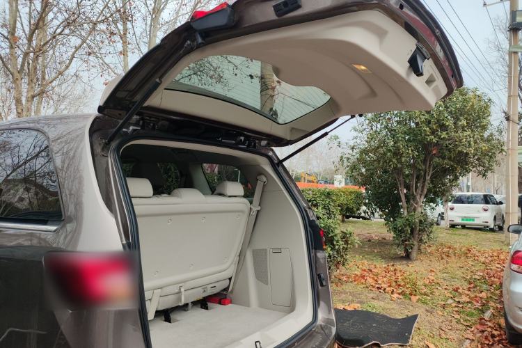 Used Buick GL8 2023 Land Executive Class Comfort Model
