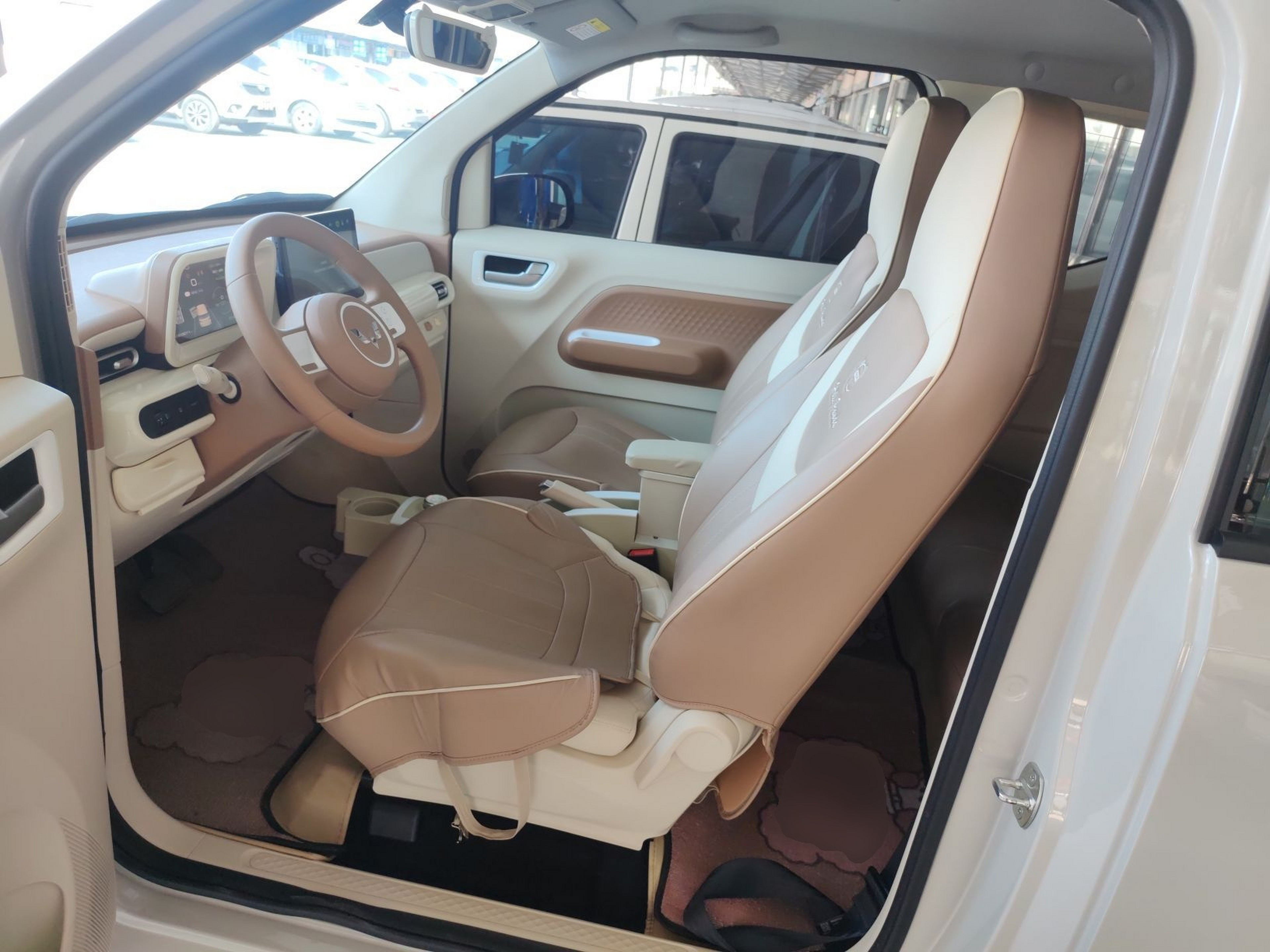 Переднее сиденье в автомобиле