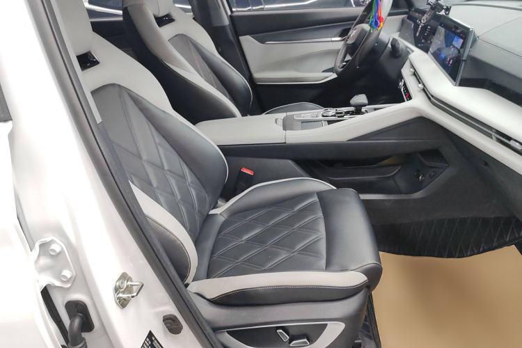 Used Changan CS75 PLUS 2023 3rd Generation 1.5T Automatic Prestige Model
