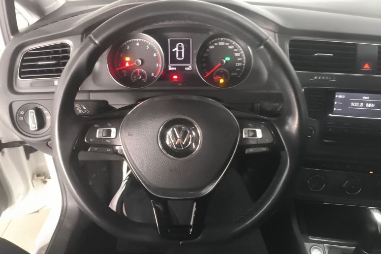 Used Volkswagen Golf 2015 1.4TSI Automatic Luxury Model
