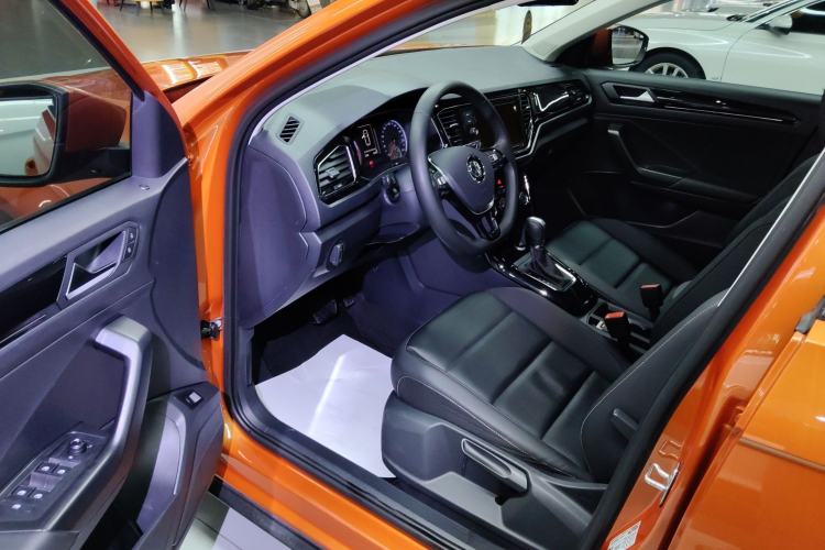 Used Volkswagen T-ROC 2019 280TSI DSG Two-Wheel Drive Comfort Version China VI Standard
