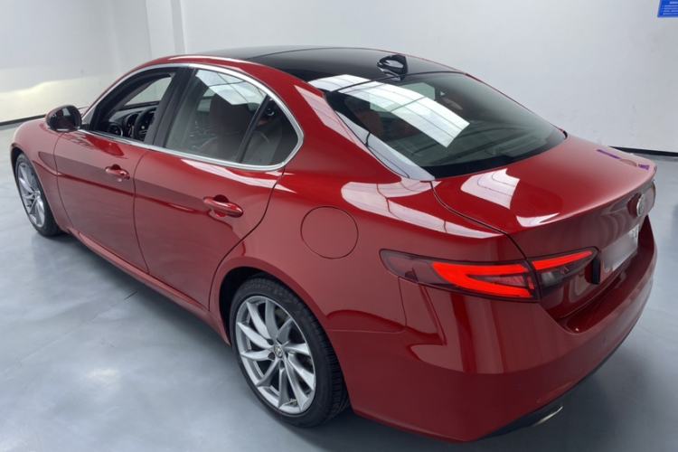 Used Alfa Romeo Giulia 2019 2.0T 280HP Luxury Edition
