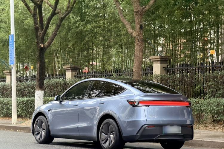 Used Tesla Model Y 2025 Rear-Wheel-Drive Version
