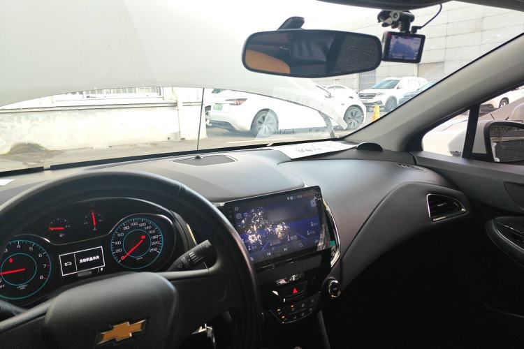 Used Chevrolet Cruze 2018 320 Automatic Pioneer Sunroof Edition
