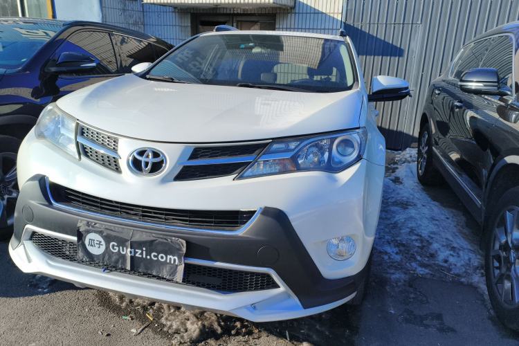 Used Toyota RAV4 2015 2.0L CVT Two-Wheel Drive Fashion Edition