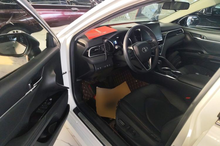 Used Toyota Camry 2021 2.0G Luxury Edition
