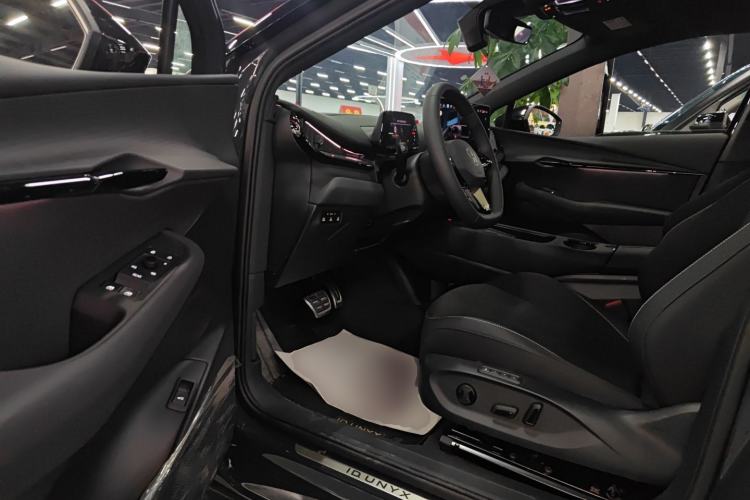 Used Volkswagen ID.UNYX 2025 Pro model
