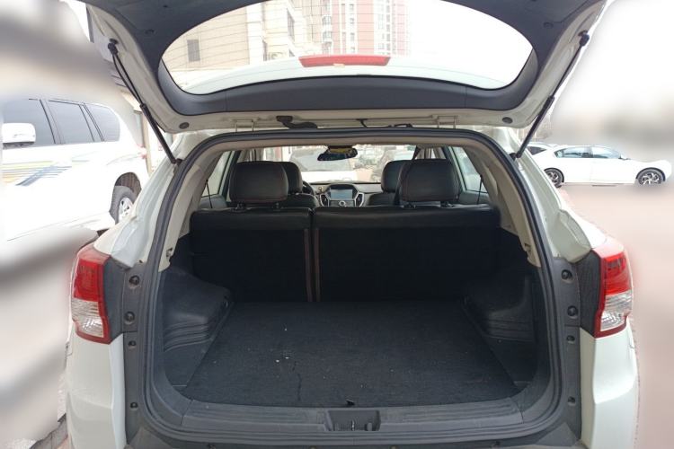 Used Huatai Santa Fe 2016 1.5T Gasoline Manual Two-Wheel Drive Smart Enjoyment i3 Model